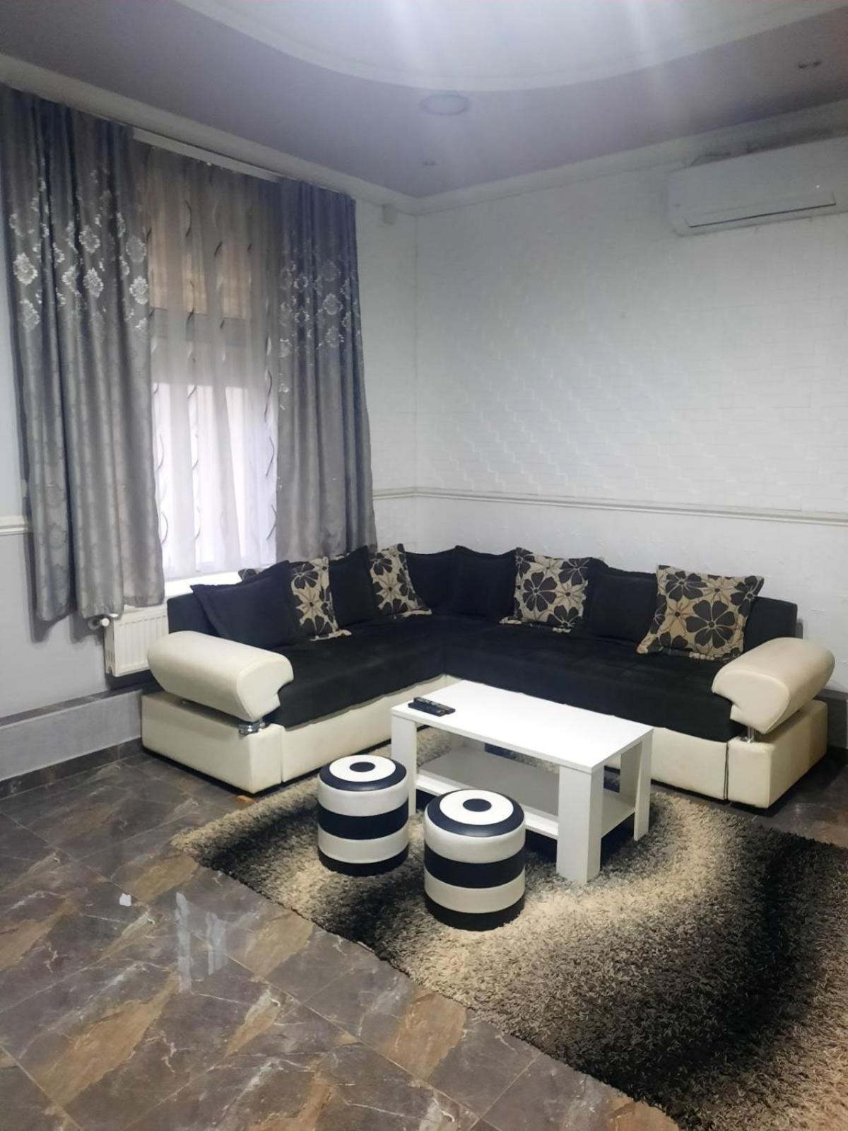 Apartments Royal Menex โปชาเรวัซ ห้อง รูปภาพ