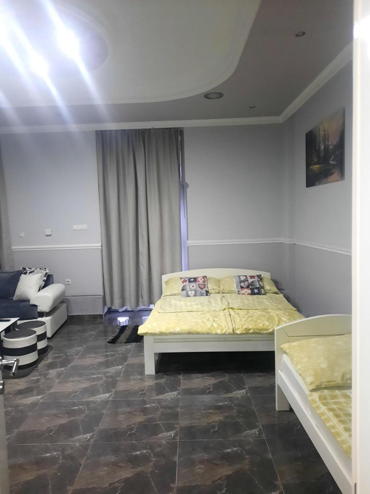 Apartments Royal Menex โปชาเรวัซ ห้อง รูปภาพ
